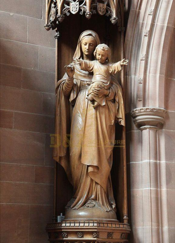 Sculpture of Queen of Heaven with baby Jesus 2