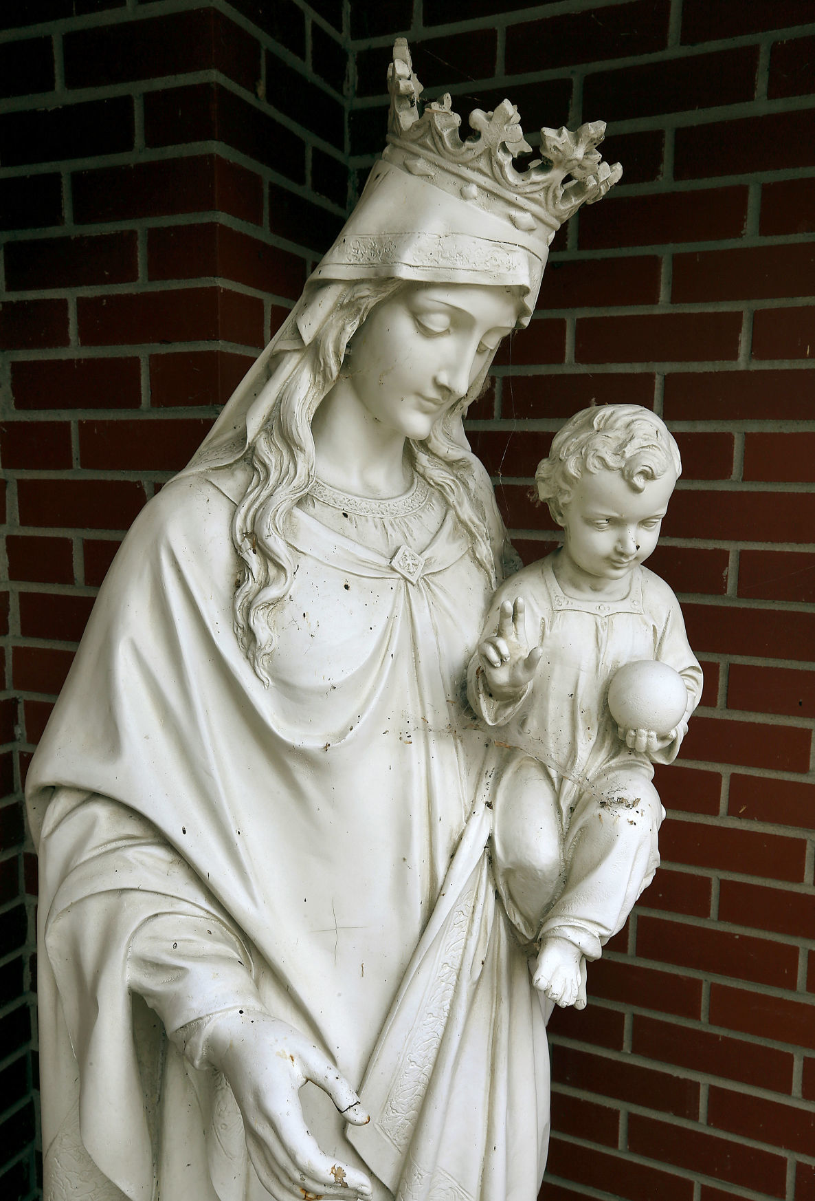 Mother mary with baby jesus statue
