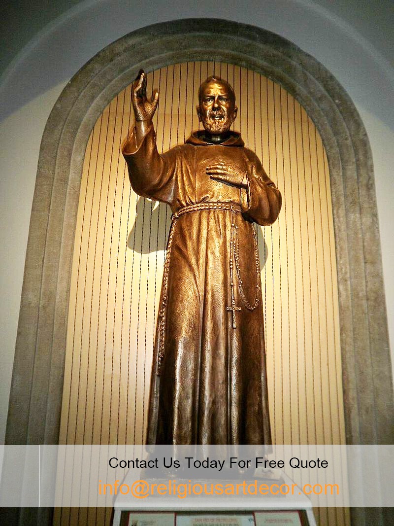 Pio of Pietrelcina statue