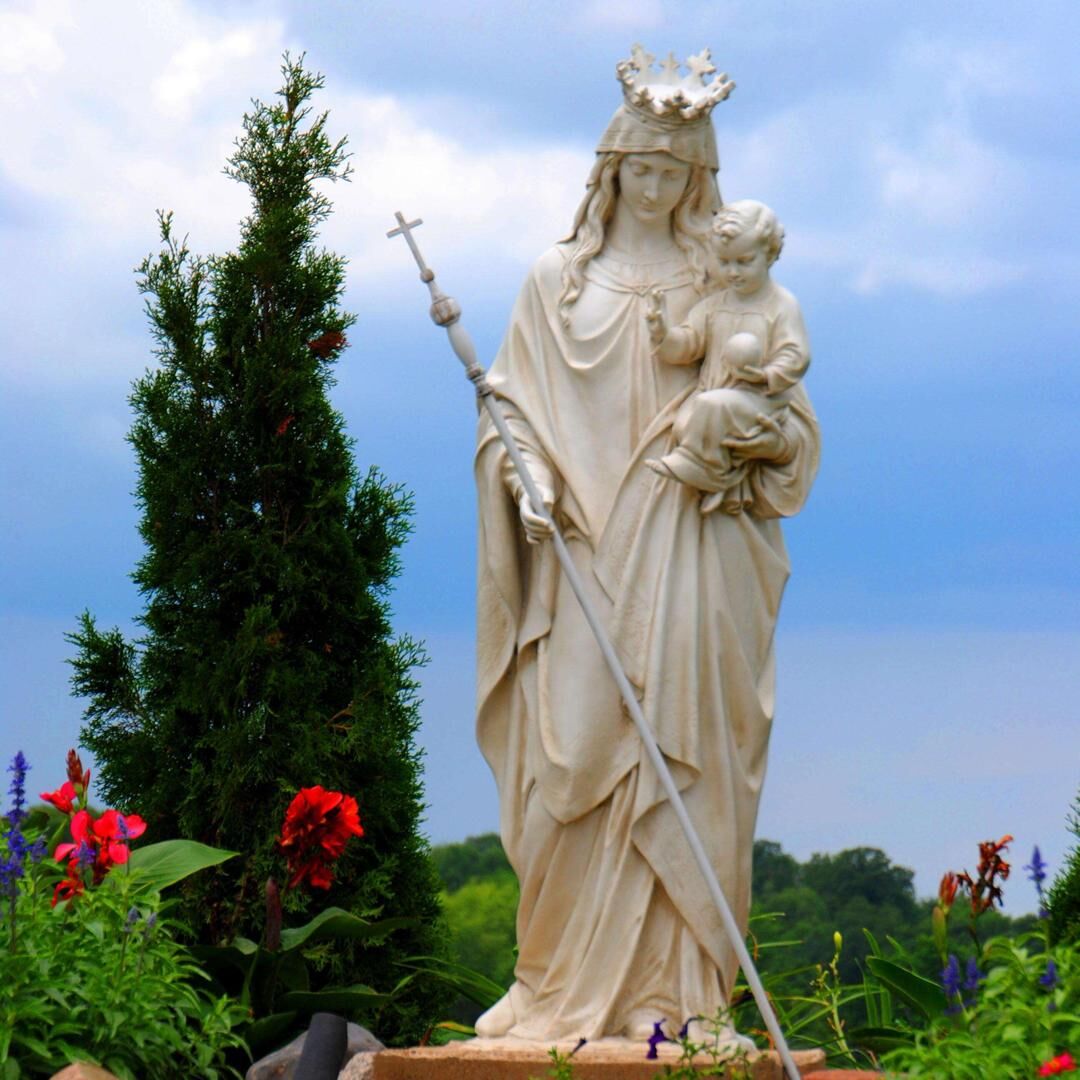 Statue of mother mary with baby jesus