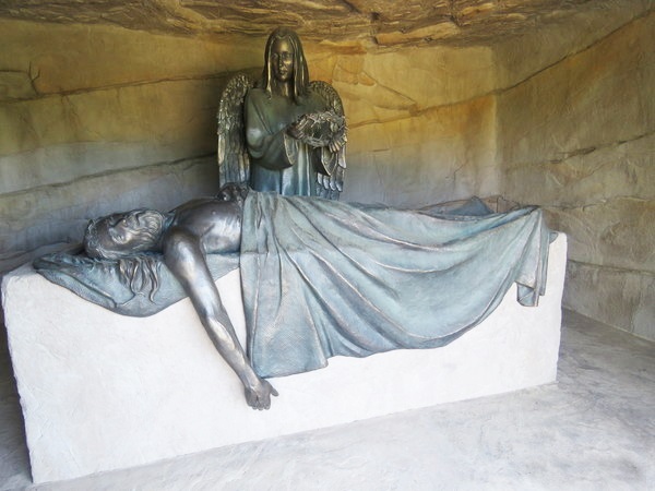 Holy Buried Bronze Statue of Jesus Christ Tomb