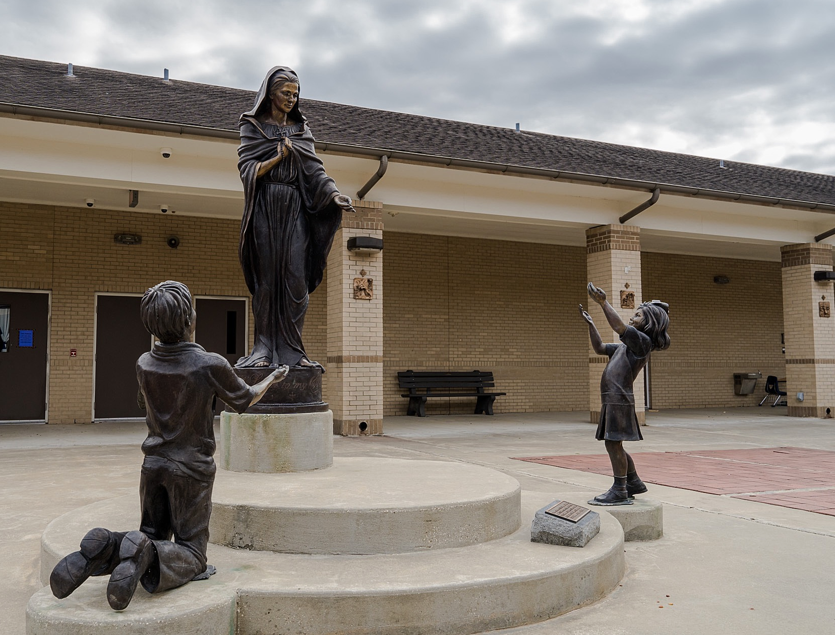 Outdoor Virgin Mary With Children Bronze Statue