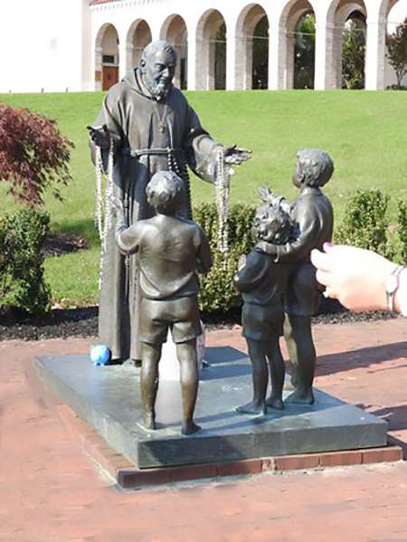 Famous Religious Saint Padre Pio with Children Garden Statues