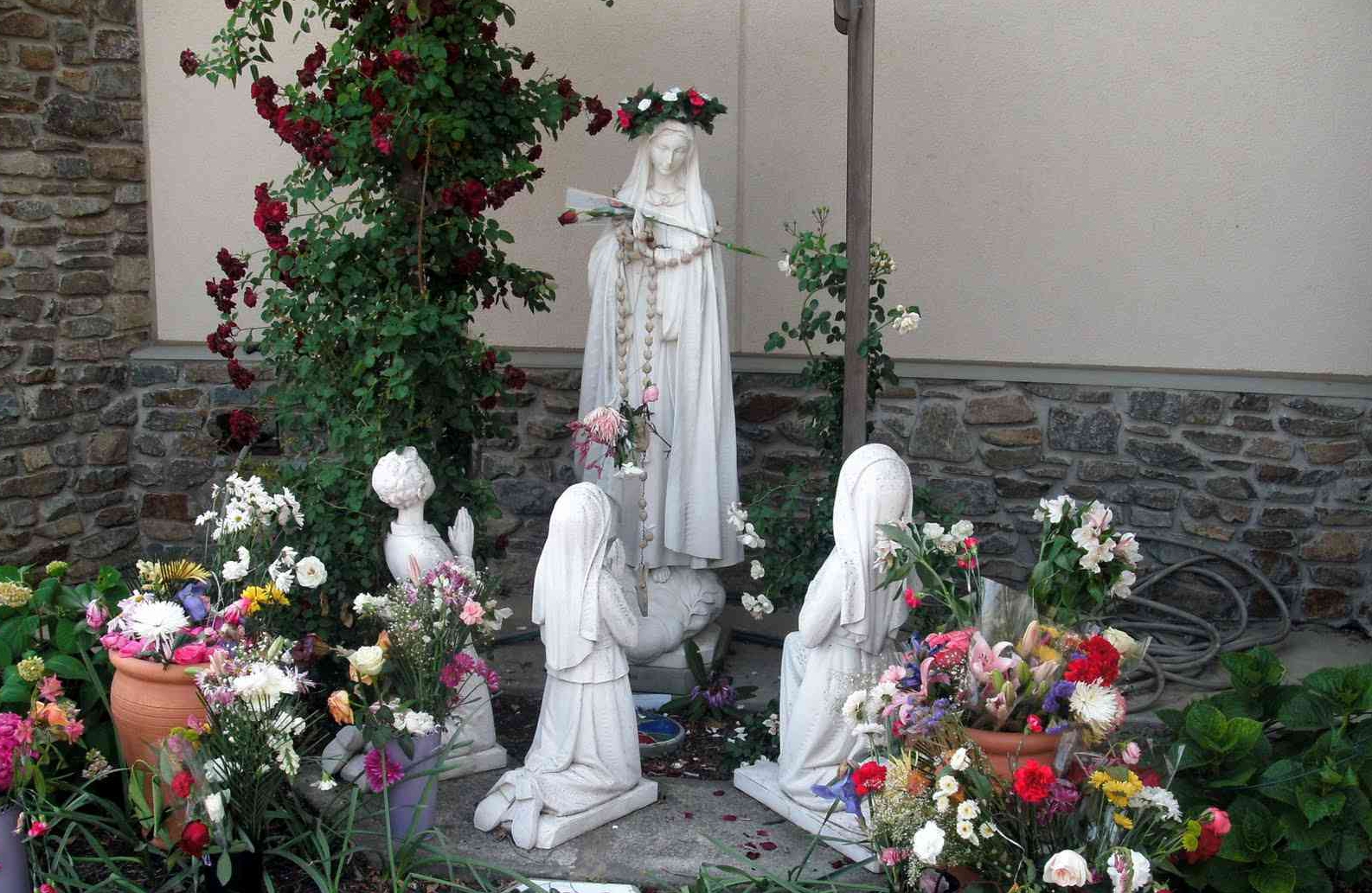 our lady of miracles statue (3)