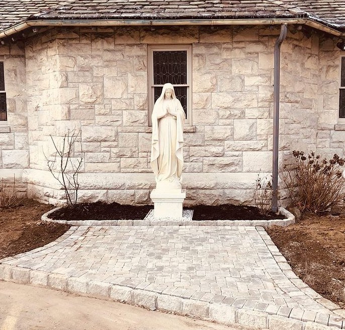 outdoor blessed mother statue (2)