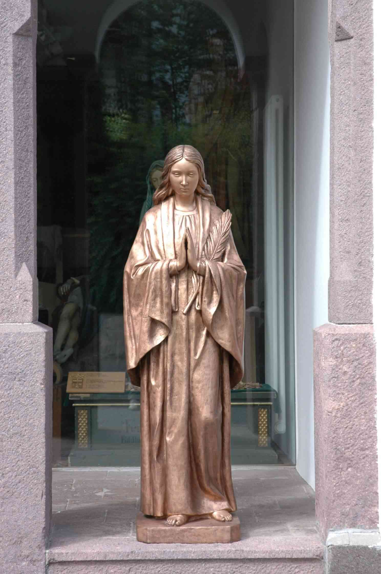 saint Santa Marta statue (2)