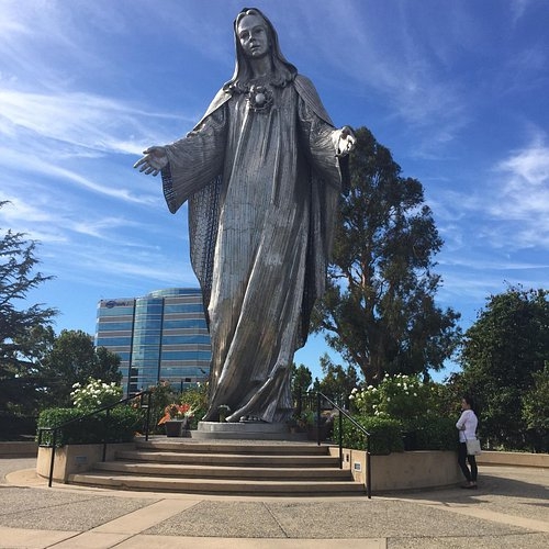 our lady queen of peace statue (1)