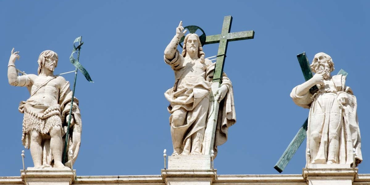 statue in st peter's basilica (1)
