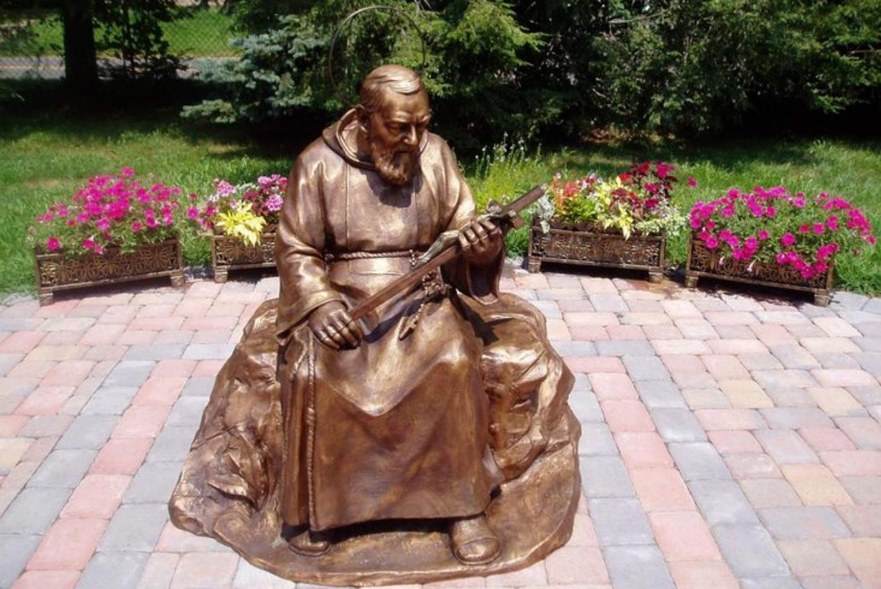 Saint Padre Pio Statue